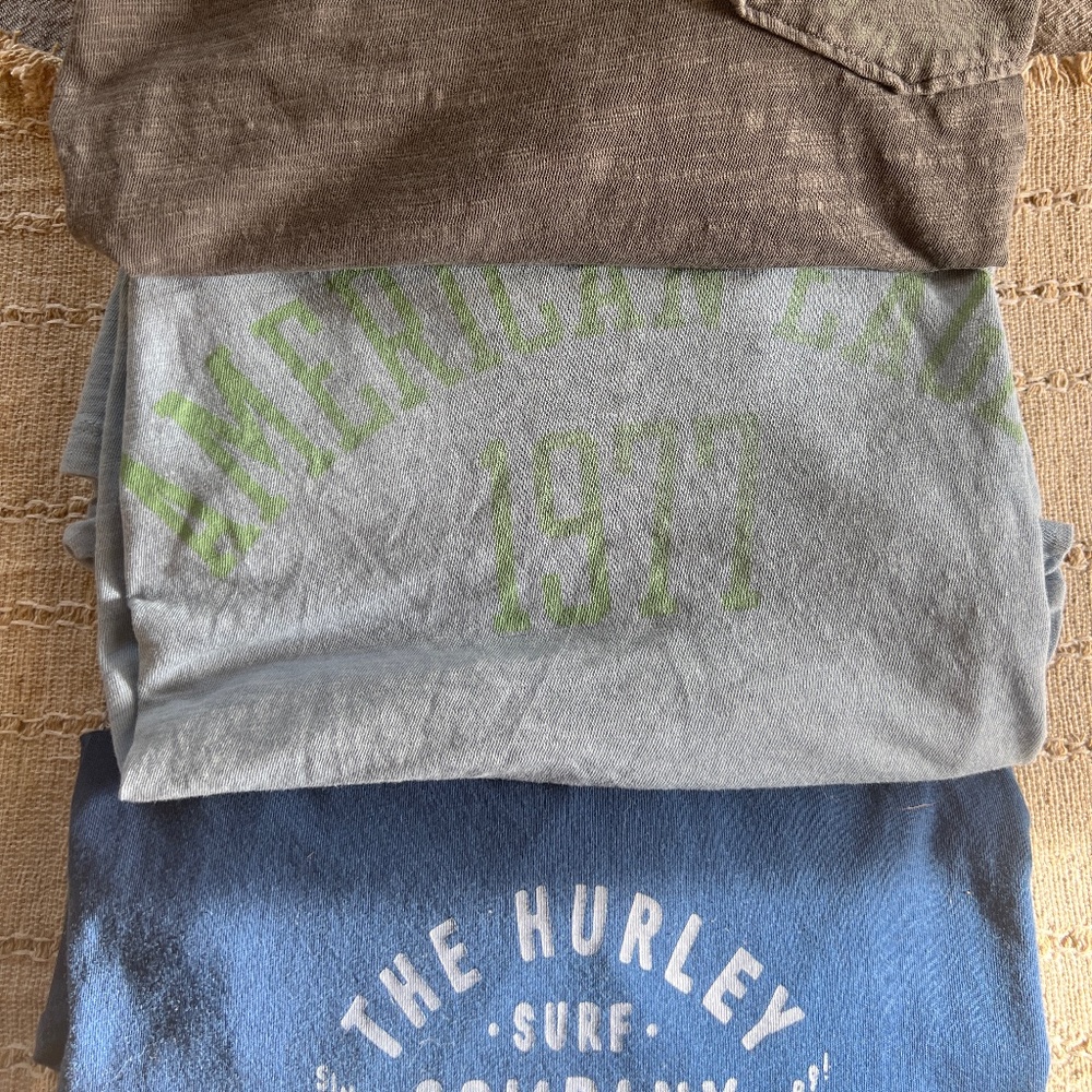 Juniors tshirts sz S/M (3) American Eagle/Hurley